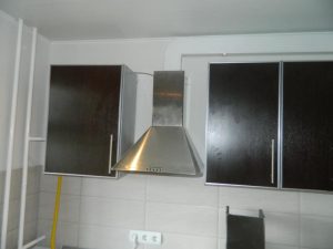 Установка вытяжки на кухне в Иркутске